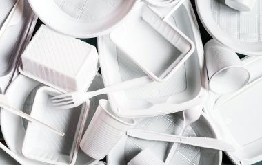 Одноразовий посуд: переваги та недоліки пластикового посуду